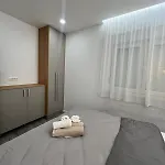 Millie - Cozy With Parking Apartmán