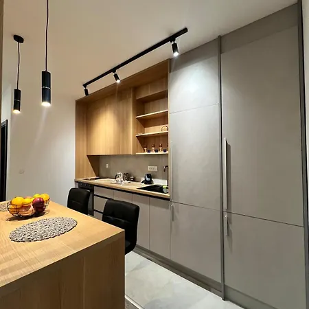 Millie - Cozy With Parking *