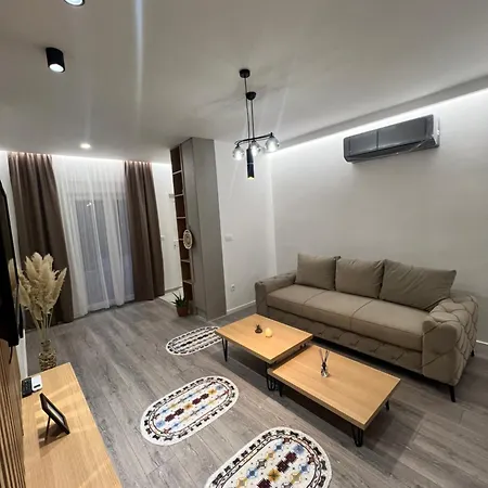 Millie - Cozy With Parking